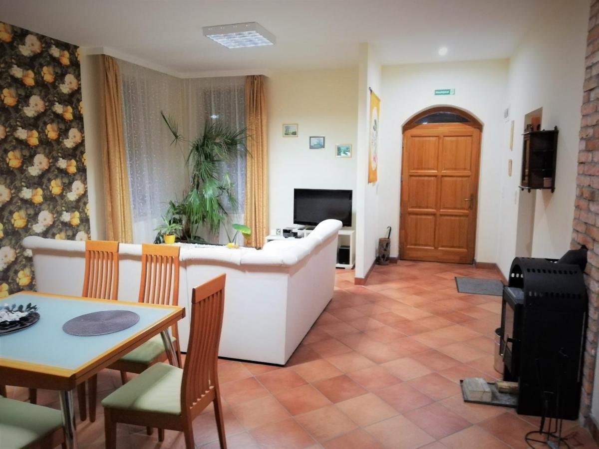 Parva Foresta Apartment มิชโคลซ์ ภายนอก รูปภาพ