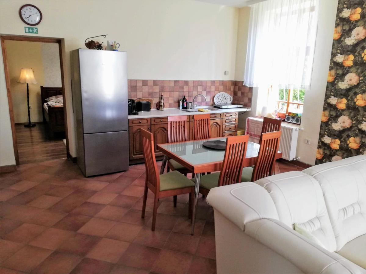 Parva Foresta Apartment มิชโคลซ์ ภายนอก รูปภาพ