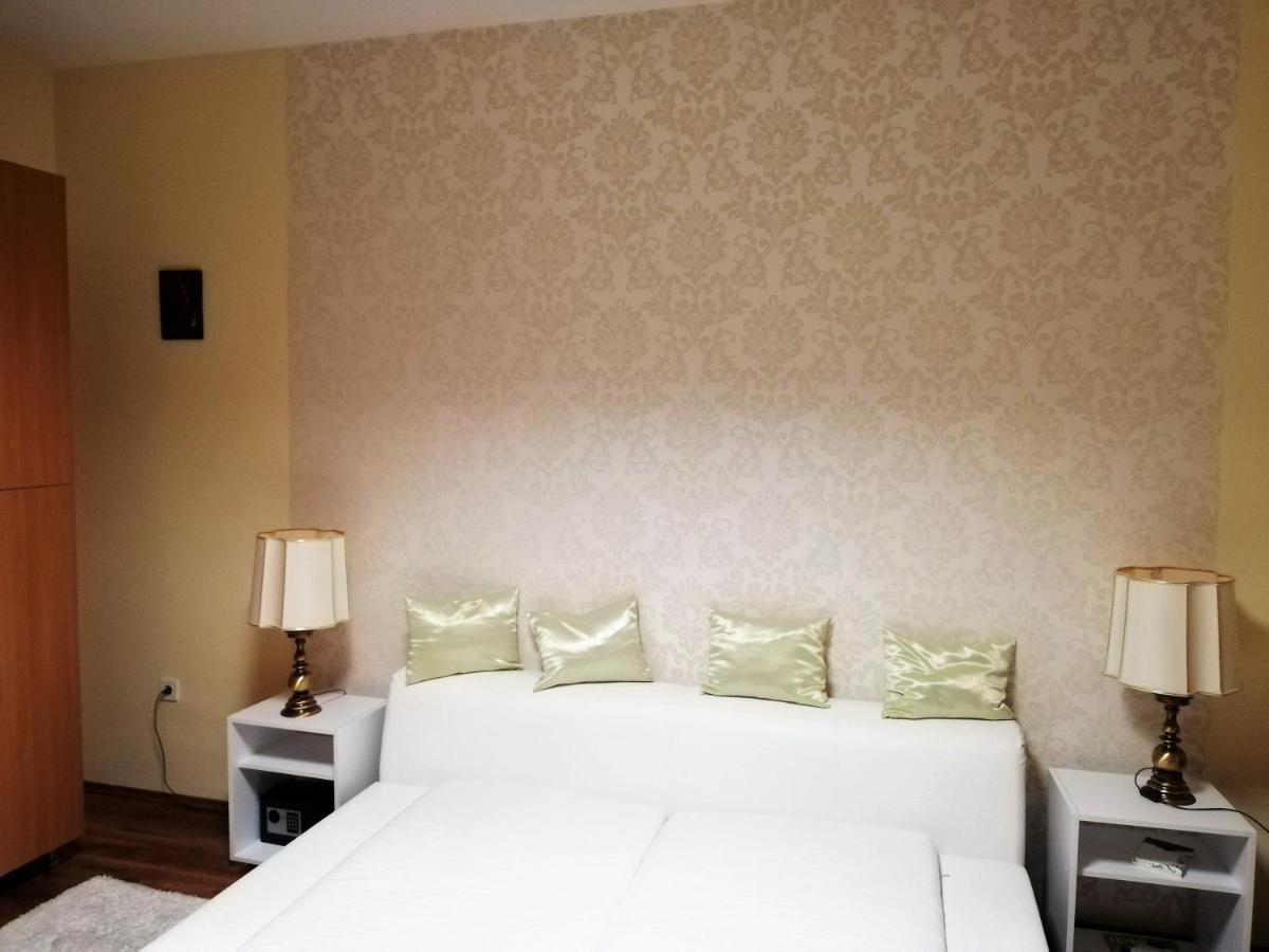 Parva Foresta Apartment มิชโคลซ์ ภายนอก รูปภาพ