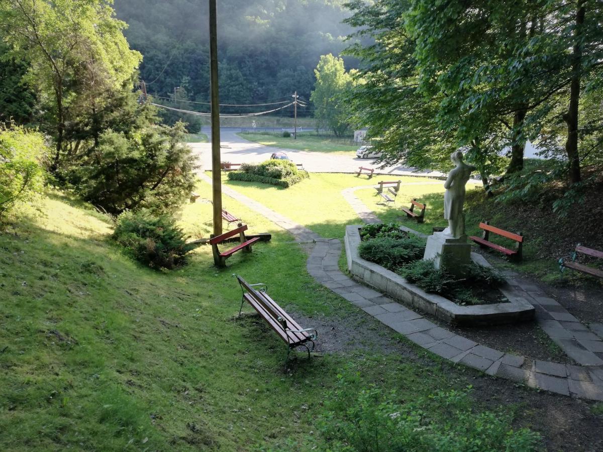 Parva Foresta Apartment มิชโคลซ์ ภายนอก รูปภาพ